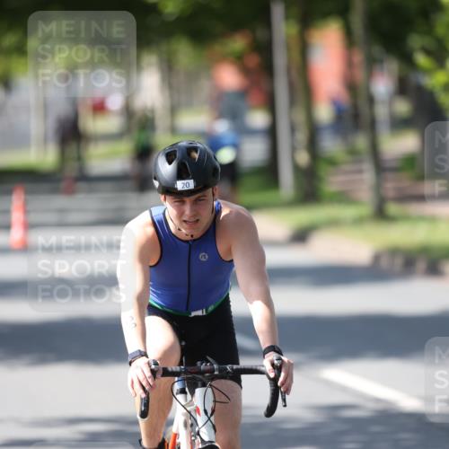 10.08.2025 - GEWOBA Citytriathlon Bremen Yannick Fuchs http://msf.ph/oto/8563435 10.08.2025 14:36:28 Radfahren 20, 46, 91, 255, 285, 380, 391 meine-sportfotos.de