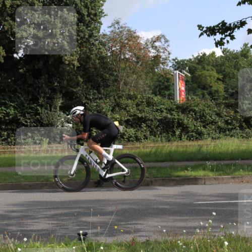 10.08.2025 - GEWOBA Citytriathlon Bremen Yannick Fuchs http://msf.ph/oto/8563436 10.08.2025 10:49:32 Radfahren 353, 387, 405, 407 meine-sportfotos.de