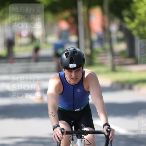 10.08.2025 - GEWOBA Citytriathlon Bremen Yannick Fuchs http://msf.ph/oto/8563437 10.08.2025 14:36:28 Radfahren 20, 46, 91, 255, 285, 380, 391 meine-sportfotos.de