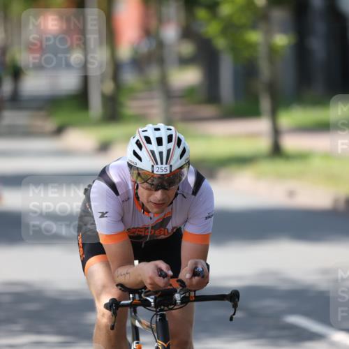 10.08.2025 - GEWOBA Citytriathlon Bremen Yannick Fuchs http://msf.ph/oto/8563449 10.08.2025 14:36:30 Radfahren 20, 41, 46, 91, 255, 285, 380, 391 meine-sportfotos.de