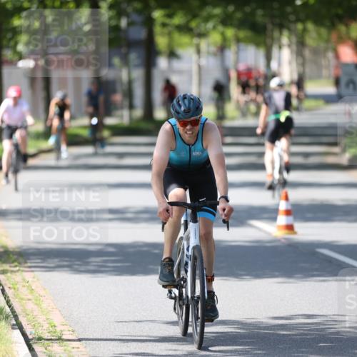 10.08.2025 - GEWOBA Citytriathlon Bremen Yannick Fuchs http://msf.ph/oto/8563459 10.08.2025 14:36:36 Radfahren 20, 24, 41, 46, 91, 123, 136, 255, 285, 391, 521 meine-sportfotos.de