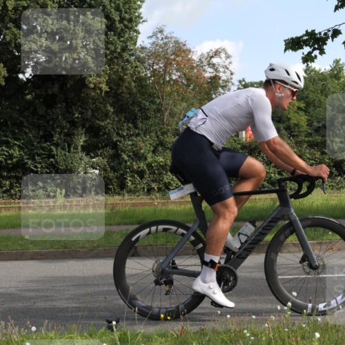 10.08.2025 - GEWOBA Citytriathlon Bremen Yannick Fuchs http://msf.ph/oto/8563468 10.08.2025 10:49:54 Radfahren 147, 408, 432, 441 meine-sportfotos.de