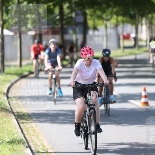 10.08.2025 - GEWOBA Citytriathlon Bremen Yannick Fuchs http://msf.ph/oto/8563479 10.08.2025 14:36:41 Radfahren 24, 41, 46, 123, 136, 255, 285, 314, 391, 521 meine-sportfotos.de