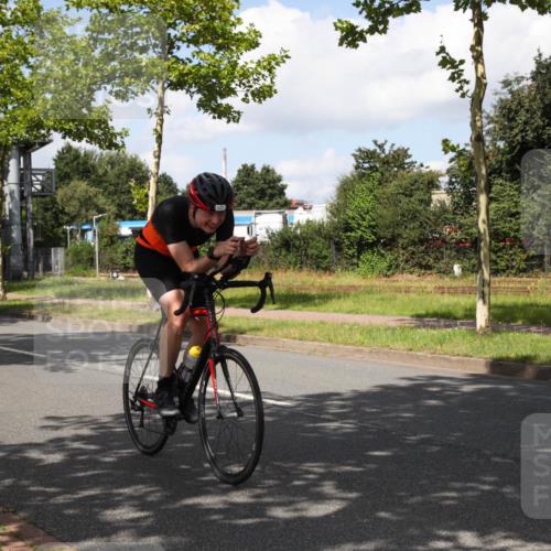10.08.2025 - GEWOBA Citytriathlon Bremen Yannick Fuchs http://msf.ph/oto/8563484 10.08.2025 12:37:40 Radfahren 563, 603 meine-sportfotos.de