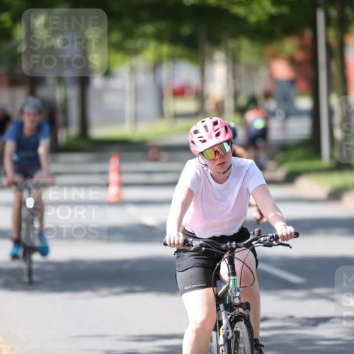 10.08.2025 - GEWOBA Citytriathlon Bremen Yannick Fuchs http://msf.ph/oto/8563485 10.08.2025 14:36:42 Radfahren 24, 41, 46, 123, 136, 227, 285, 314, 391, 521 meine-sportfotos.de
