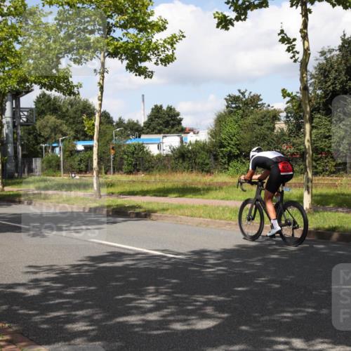 10.08.2025 - GEWOBA Citytriathlon Bremen Yannick Fuchs http://msf.ph/oto/8563491 10.08.2025 12:37:46 Radfahren 563, 603 meine-sportfotos.de