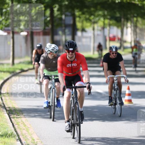 10.08.2025 - GEWOBA Citytriathlon Bremen Yannick Fuchs http://msf.ph/oto/8563502 10.08.2025 14:36:45 Radfahren 24, 41, 46, 123, 136, 227, 239, 263, 285, 314, 391, 521 meine-sportfotos.de