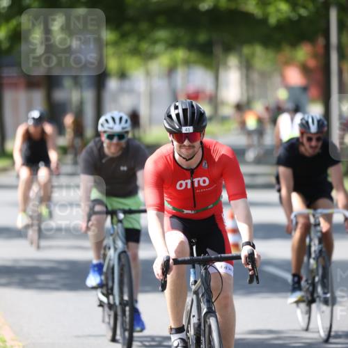 10.08.2025 - GEWOBA Citytriathlon Bremen Yannick Fuchs http://msf.ph/oto/8563508 10.08.2025 14:36:46 Radfahren 24, 41, 46, 123, 136, 227, 239, 263, 285, 314, 391, 521 meine-sportfotos.de