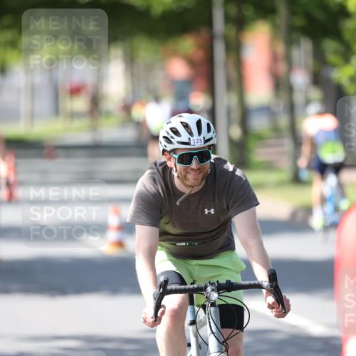 10.08.2025 - GEWOBA Citytriathlon Bremen Yannick Fuchs http://msf.ph/oto/8563513 10.08.2025 14:36:47 Radfahren 24, 41, 46, 106, 123, 136, 227, 239, 263, 285, 314, 521 meine-sportfotos.de