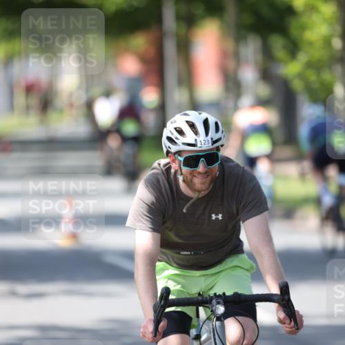 10.08.2025 - GEWOBA Citytriathlon Bremen Yannick Fuchs http://msf.ph/oto/8563516 10.08.2025 14:36:47 Radfahren 24, 41, 46, 106, 123, 136, 227, 239, 263, 285, 314, 521 meine-sportfotos.de