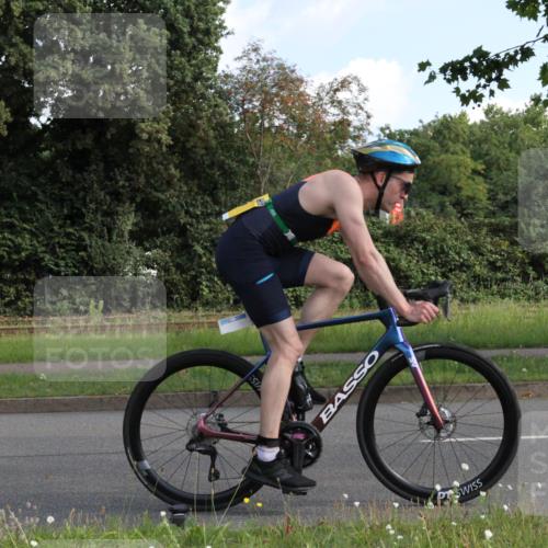 10.08.2025 - GEWOBA Citytriathlon Bremen Yannick Fuchs http://msf.ph/oto/8563519 10.08.2025 10:50:14 Radfahren 97, 161, 406, 409, 426, 428, 432, 441 meine-sportfotos.de