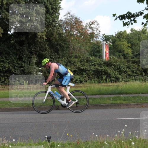 10.08.2025 - GEWOBA Citytriathlon Bremen Yannick Fuchs http://msf.ph/oto/8563531 10.08.2025 10:50:18 Radfahren 97, 161, 389, 406, 409, 426, 428 meine-sportfotos.de