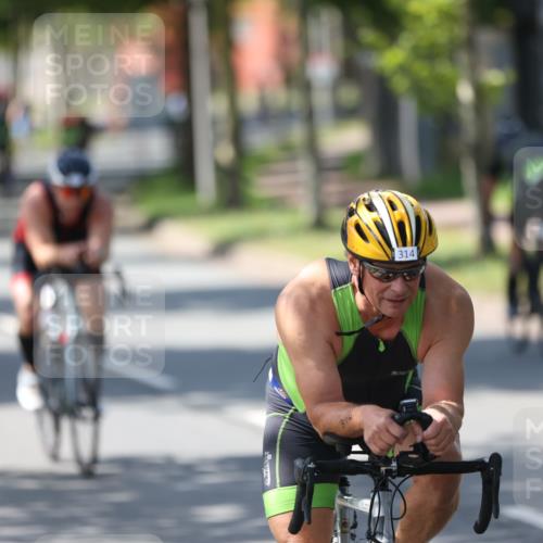 10.08.2025 - GEWOBA Citytriathlon Bremen Yannick Fuchs http://msf.ph/oto/8563540 10.08.2025 14:36:53 Radfahren 24, 41, 46, 106, 123, 136, 227, 239, 240, 257, 263, 314, 521 meine-sportfotos.de