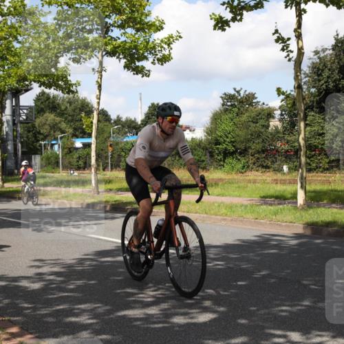 10.08.2025 - GEWOBA Citytriathlon Bremen Yannick Fuchs http://msf.ph/oto/8563544 10.08.2025 12:38:11 Radfahren 557, 618, 671, 761, 764, 782, 784, 825, 844, 853, 1018 meine-sportfotos.de