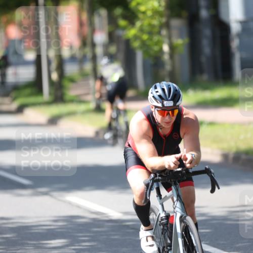 10.08.2025 - GEWOBA Citytriathlon Bremen Yannick Fuchs http://msf.ph/oto/8563547 10.08.2025 14:36:53 Radfahren 24, 41, 46, 106, 123, 136, 227, 239, 240, 257, 263, 314, 521 meine-sportfotos.de