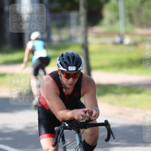 10.08.2025 - GEWOBA Citytriathlon Bremen Yannick Fuchs http://msf.ph/oto/8563551 10.08.2025 14:36:54 Radfahren 24, 41, 106, 123, 136, 227, 239, 240, 257, 263, 314, 521 meine-sportfotos.de