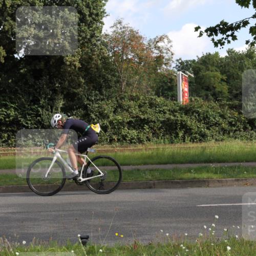 10.08.2025 - GEWOBA Citytriathlon Bremen Yannick Fuchs http://msf.ph/oto/8563583 10.08.2025 10:50:43 Radfahren 377, 473 meine-sportfotos.de