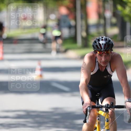 10.08.2025 - GEWOBA Citytriathlon Bremen Yannick Fuchs http://msf.ph/oto/8563590 10.08.2025 14:37:05 Radfahren 57, 78, 106, 121, 164, 227, 239, 240, 256, 257, 263 meine-sportfotos.de