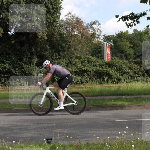 10.08.2025 - GEWOBA Citytriathlon Bremen Yannick Fuchs http://msf.ph/oto/8563604 10.08.2025 10:51:23 Radfahren 239, 396, 419, 421 meine-sportfotos.de