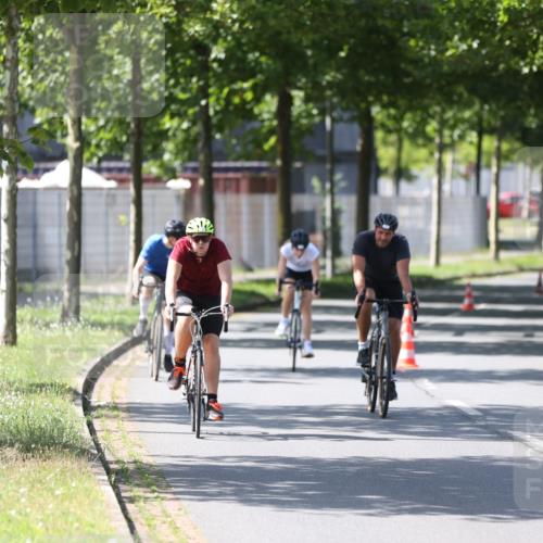 10.08.2025 - GEWOBA Citytriathlon Bremen Yannick Fuchs http://msf.ph/oto/8563613 10.08.2025 14:37:09 Radfahren 57, 78, 106, 121, 164, 201, 239, 240, 256, 257, 263, 512 meine-sportfotos.de
