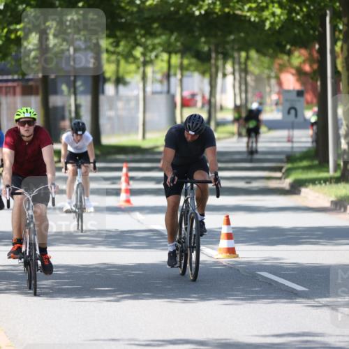 10.08.2025 - GEWOBA Citytriathlon Bremen Yannick Fuchs http://msf.ph/oto/8563621 10.08.2025 14:37:09 Radfahren 57, 78, 106, 121, 164, 201, 239, 240, 256, 257, 263, 512 meine-sportfotos.de