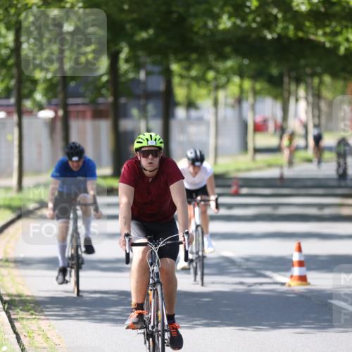 10.08.2025 - GEWOBA Citytriathlon Bremen Yannick Fuchs http://msf.ph/oto/8563626 10.08.2025 14:37:10 Radfahren 57, 78, 106, 121, 164, 201, 239, 240, 256, 257, 512 meine-sportfotos.de