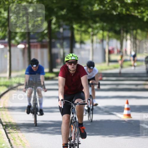 10.08.2025 - GEWOBA Citytriathlon Bremen Yannick Fuchs http://msf.ph/oto/8563628 10.08.2025 14:37:10 Radfahren 57, 78, 106, 121, 164, 201, 239, 240, 256, 257, 512 meine-sportfotos.de