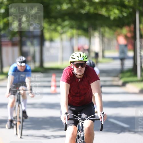 10.08.2025 - GEWOBA Citytriathlon Bremen Yannick Fuchs http://msf.ph/oto/8563633 10.08.2025 14:37:11 Radfahren 57, 78, 106, 121, 164, 201, 240, 256, 257, 512 meine-sportfotos.de