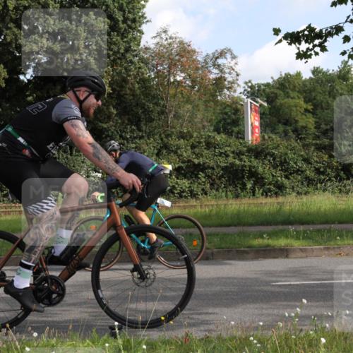 10.08.2025 - GEWOBA Citytriathlon Bremen Yannick Fuchs http://msf.ph/oto/8563635 10.08.2025 10:51:30 Radfahren 239, 396, 419, 483 meine-sportfotos.de