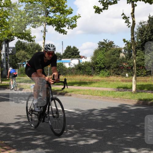 10.08.2025 - GEWOBA Citytriathlon Bremen Yannick Fuchs http://msf.ph/oto/8563639 10.08.2025 12:38:59 Radfahren 555, 658, 720, 740, 762, 892, 900, 940, 969, 978, 1019 meine-sportfotos.de