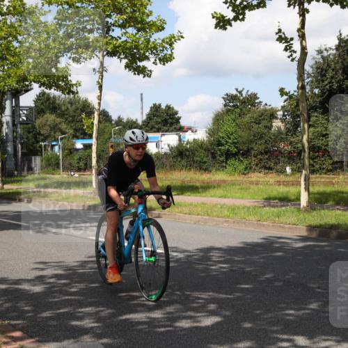 10.08.2025 - GEWOBA Citytriathlon Bremen Yannick Fuchs http://msf.ph/oto/8563642 10.08.2025 12:39:02 Radfahren 555, 658, 696, 720, 729, 762, 892, 900, 969, 978, 1019 meine-sportfotos.de