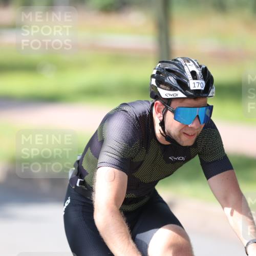 10.08.2025 - GEWOBA Citytriathlon Bremen Yannick Fuchs http://msf.ph/oto/8563656 10.08.2025 14:37:48 Radfahren 4, 63, 75, 116, 170, 191, 290, 528 meine-sportfotos.de