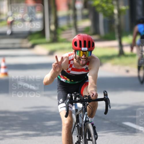 10.08.2025 - GEWOBA Citytriathlon Bremen Yannick Fuchs http://msf.ph/oto/8563667 10.08.2025 14:37:52 Radfahren 4, 63, 75, 170, 191, 528 meine-sportfotos.de