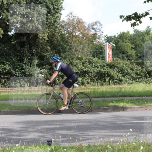 10.08.2025 - GEWOBA Citytriathlon Bremen Yannick Fuchs http://msf.ph/oto/8563668 10.08.2025 10:51:54 Radfahren 71, 121, 241, 384, 476 meine-sportfotos.de