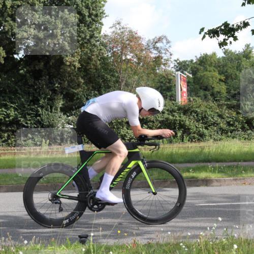 10.08.2025 - GEWOBA Citytriathlon Bremen Yannick Fuchs http://msf.ph/oto/8563674 10.08.2025 10:51:54 Radfahren 71, 121, 241, 384, 476 meine-sportfotos.de