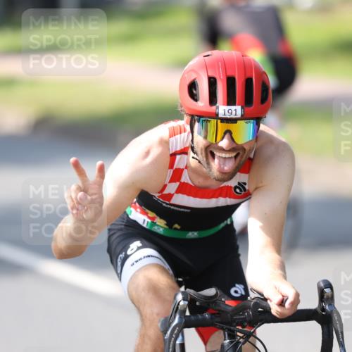 10.08.2025 - GEWOBA Citytriathlon Bremen Yannick Fuchs http://msf.ph/oto/8563675 10.08.2025 14:37:52 Radfahren 4, 63, 75, 170, 191, 528 meine-sportfotos.de