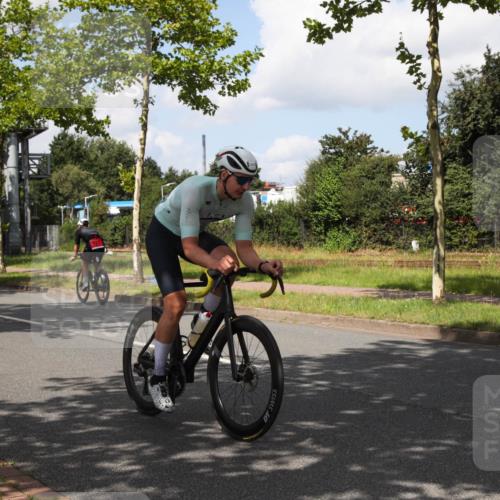 10.08.2025 - GEWOBA Citytriathlon Bremen Yannick Fuchs http://msf.ph/oto/8563678 10.08.2025 12:39:15 Radfahren 658, 696, 709, 729, 758, 869, 900, 969, 1006 meine-sportfotos.de