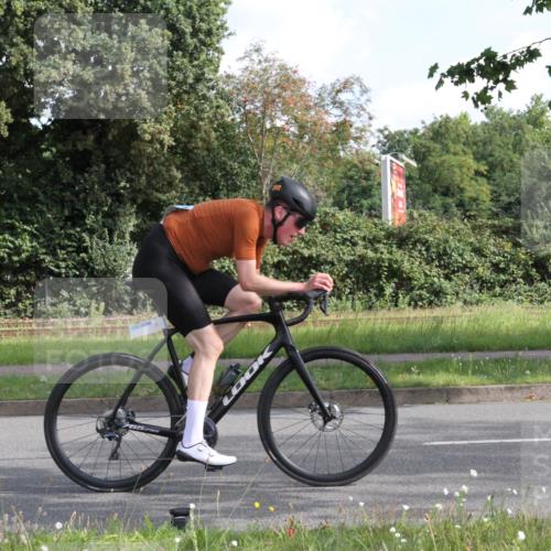 10.08.2025 - GEWOBA Citytriathlon Bremen Yannick Fuchs http://msf.ph/oto/8563680 10.08.2025 10:51:57 Radfahren 71, 121, 241, 384, 476 meine-sportfotos.de
