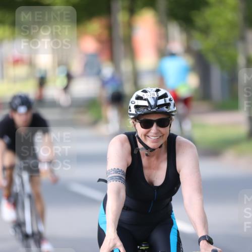 10.08.2025 - GEWOBA Citytriathlon Bremen Yannick Fuchs http://msf.ph/oto/8563695 10.08.2025 14:38:00 Radfahren 30, 75, 147, 152, 191, 528 meine-sportfotos.de