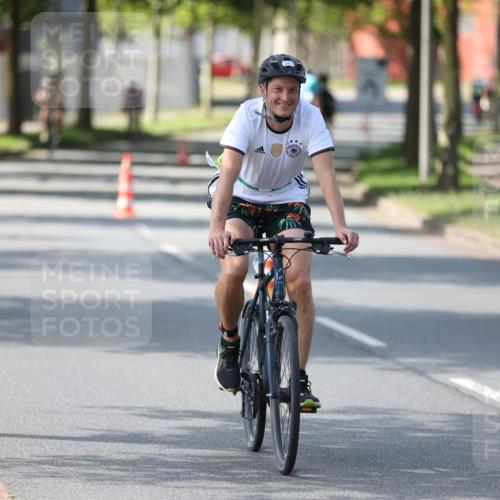 10.08.2025 - GEWOBA Citytriathlon Bremen Yannick Fuchs http://msf.ph/oto/8563708 10.08.2025 14:38:06 Radfahren 30, 54, 75, 81, 147, 152, 528 meine-sportfotos.de