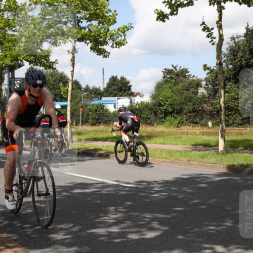 10.08.2025 - GEWOBA Citytriathlon Bremen Yannick Fuchs http://msf.ph/oto/8563710 10.08.2025 12:39:25 Radfahren 572, 696, 709, 729, 758, 795, 869, 1006 meine-sportfotos.de