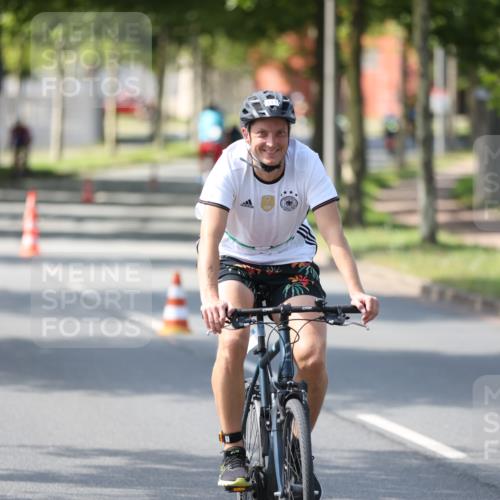 10.08.2025 - GEWOBA Citytriathlon Bremen Yannick Fuchs http://msf.ph/oto/8563713 10.08.2025 14:38:06 Radfahren 30, 54, 75, 81, 147, 152, 528 meine-sportfotos.de