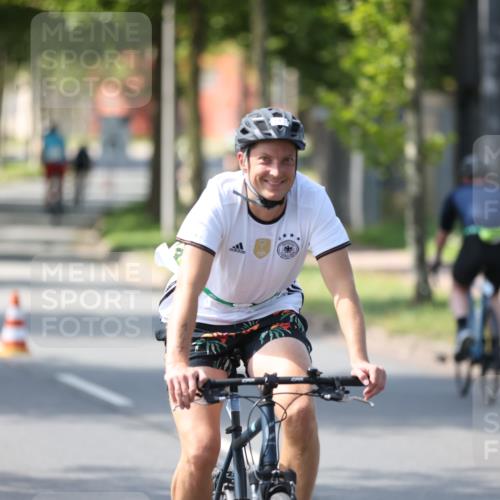10.08.2025 - GEWOBA Citytriathlon Bremen Yannick Fuchs http://msf.ph/oto/8563714 10.08.2025 14:38:07 Radfahren 30, 54, 75, 81, 147, 152, 528 meine-sportfotos.de
