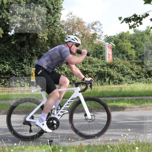 10.08.2025 - GEWOBA Citytriathlon Bremen Yannick Fuchs http://msf.ph/oto/8563716 10.08.2025 10:52:14 Radfahren 137, 349, 390, 392, 394, 479 meine-sportfotos.de