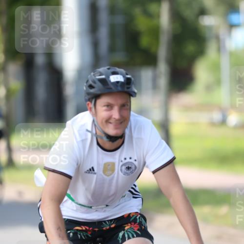 10.08.2025 - GEWOBA Citytriathlon Bremen Yannick Fuchs http://msf.ph/oto/8563721 10.08.2025 14:38:07 Radfahren 30, 54, 75, 81, 147, 152, 528 meine-sportfotos.de