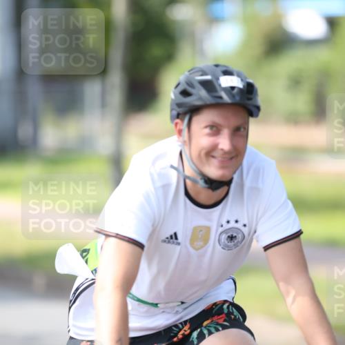 10.08.2025 - GEWOBA Citytriathlon Bremen Yannick Fuchs http://msf.ph/oto/8563724 10.08.2025 14:38:07 Radfahren 30, 54, 75, 81, 147, 152, 528 meine-sportfotos.de