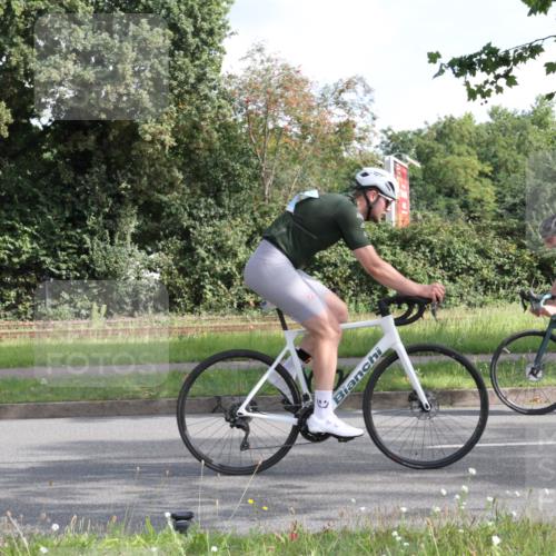 10.08.2025 - GEWOBA Citytriathlon Bremen Yannick Fuchs http://msf.ph/oto/8563728 10.08.2025 10:52:16 Radfahren 137, 349, 355, 390, 392, 394, 479 meine-sportfotos.de