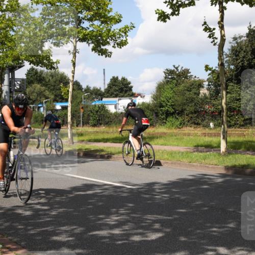 10.08.2025 - GEWOBA Citytriathlon Bremen Yannick Fuchs http://msf.ph/oto/8563736 10.08.2025 12:39:39 Radfahren 572, 589, 795, 813, 869 meine-sportfotos.de