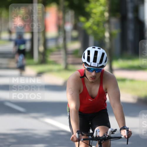 10.08.2025 - GEWOBA Citytriathlon Bremen Yannick Fuchs http://msf.ph/oto/8563739 10.08.2025 14:38:10 Radfahren 30, 54, 75, 81, 147, 152 meine-sportfotos.de