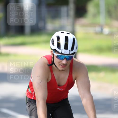 10.08.2025 - GEWOBA Citytriathlon Bremen Yannick Fuchs http://msf.ph/oto/8563744 10.08.2025 14:38:10 Radfahren 30, 54, 75, 81, 147, 152 meine-sportfotos.de